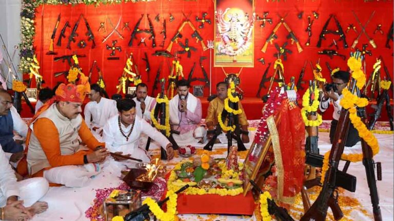 इंदौर में CM मोहन यादव ने किया शस्त्र पूजन, पुलिस विभाग में 18,500 पदों पर भर्ती का ऐलान