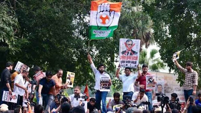 हार्वर्ड-MIT के 400 भारतवंशी चुनाव आयोग के समर्थन में आए, अभिजीत दीपके को जवाब