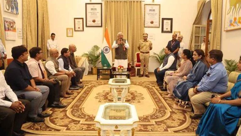 टी.बी. उन्मूलन प्रयासों के साथ नशा मुक्त भारत अभियान को भी जोड़े : राज्यपाल पटेल