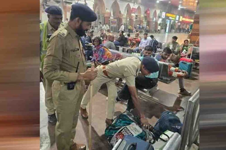 दीपावली से पहले रेलवे का अलर्ट, स्टेशन या ट्रेन में पटाखे लेकर पहुंचे तो होगी सख्त कार्रवाई