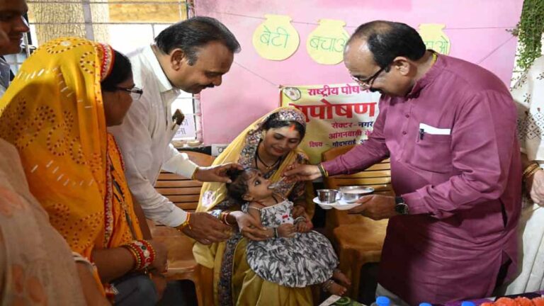 बच्चों के अंदर अपना बचपना ढूंढता हूं -उप मुख्यमंत्री