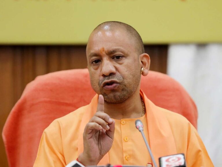 कानपुर में भाजपा नेता से 32 लाख की लूट, CM योगी ने खुद ली रिपोर्ट; थाना प्रभारी सस्पेंड