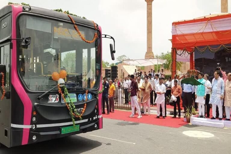 जयपुरवासियों को बड़ी राहत, नवरात्रि से सड़कों पर दौड़ेंगी सभी 94 ई-बसें
