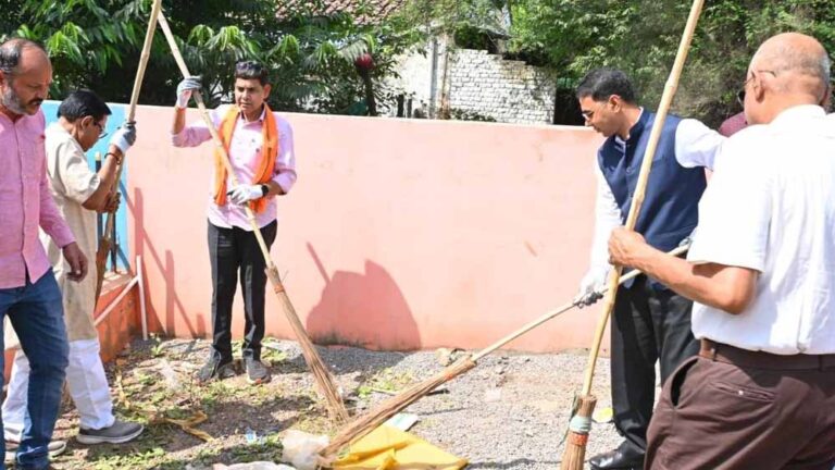 स्वच्छता एक आदत है जो धीरे-धीरे संस्कार बनेगी – मंत्री टंक राम वर्मा