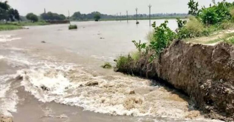 गंडक का तटबंध टूटने पर सरकार का बड़ा एक्शन, 7 इंजीनियरों पर गिरी गाज