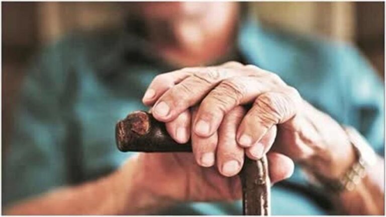 यूपी के बुजुर्गों को हर महीने ₹1,500! वृद्धावस्था पेंशन की नई पात्रता और नियम जानें