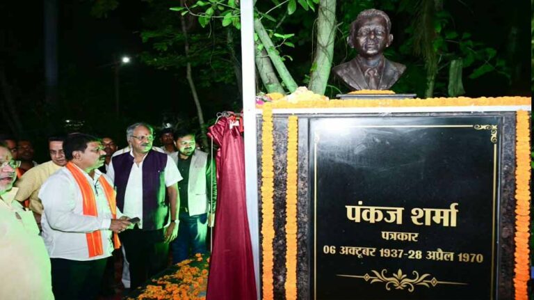 पत्रकार स्व. पंकज शर्मा की प्रतिमा का उप मुख्यमंत्री विजय शर्मा ने किया अनावरण, पत्रकारिता में योगदान को किया गया याद