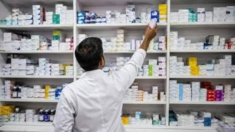 दिल्ली में दवाओं की दुकानों पर बड़ी कार्रवाई, 1,807 सेल्स यूनिट में मिलीं नियमों की गड़बड़ियां