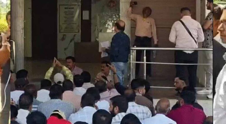 MP में 102 पटवारियों पर बड़ा एक्शन, 27 बर्खास्त और 75 सस्पेंड; 24 घंटे का अल्टीमेटम