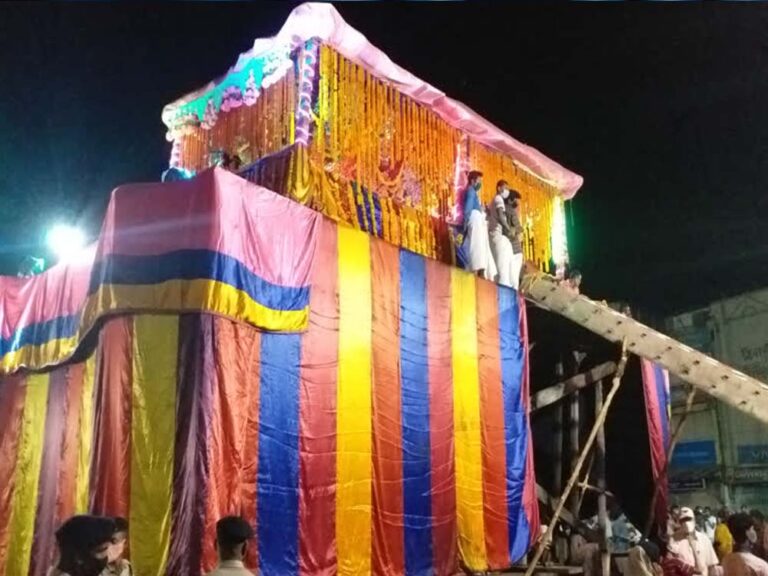 फूल रथ की परिक्रमा से जीवंत हुई बस्तर दशहरा की सदियों पुरानी परंपरा