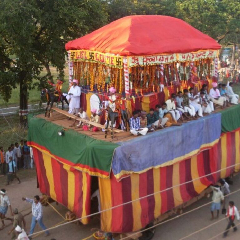 बस्तर दशहरा में रथ चोरी की अनोखी परंपरा, छिपा है समानता का संदेश
