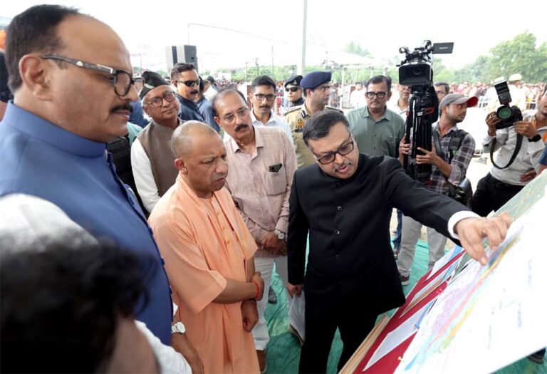 ग्रीन कॉरिडोर की तर्ज पर फैजुल्लागंज से नैमिष तक बनेगा तटबंध: मुख्यमंत्री योगी
