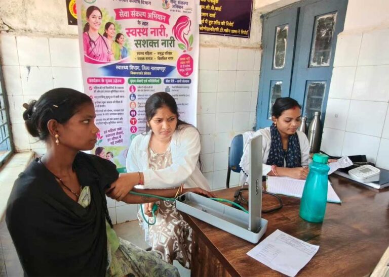 ओरछा के ‘सेवा संकल्प शिविर’ में उमड़े ग्रामीण 237 मरीजों को मिला मुफ़्त इलाज