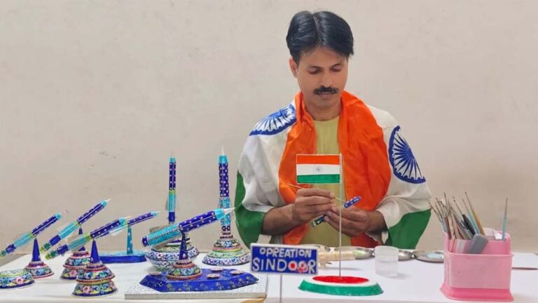 गुलाबी मीनाकारी के फाइटर प्लेन में दिखा देशप्रेम, काशी के हुनर को मिला नया आसमान