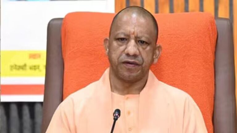 योगी सरकार पुलिसकर्मियों का भत्ता बढ़ाने और PAC वर्दी बदलने का कर सकती है ऐलान