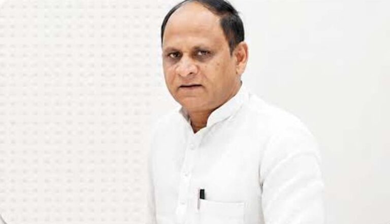 ‘मुंगेरीलाल के हसीन सपने देखना बंद करें अखिलेश’, भाजपा का सपा प्रमुख पर तीखा हमला