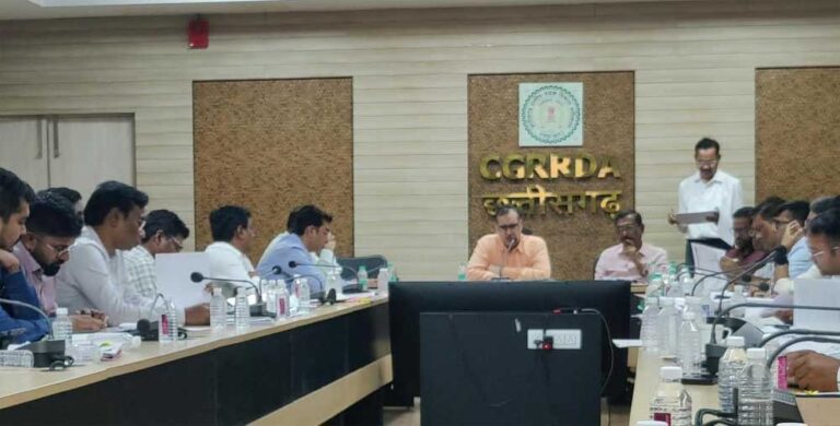 स्तर के दूरस्थ और नक्सल प्रभावित रहे क्षेत्रों में सड़क निर्माण को सर्वोच्च प्राथमिकता दें – सचिव भीम सिंह