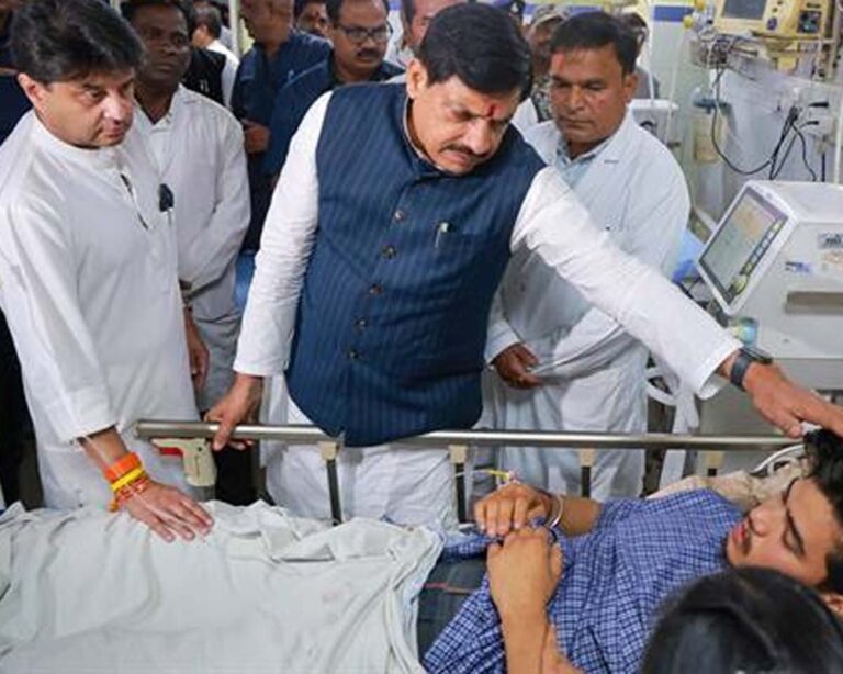 मुख्यमंत्री डॉ. यादव ने ट्रॉमा सेंटर पहुँचकर घायलों के स्वास्थ्य की ली जानकारी