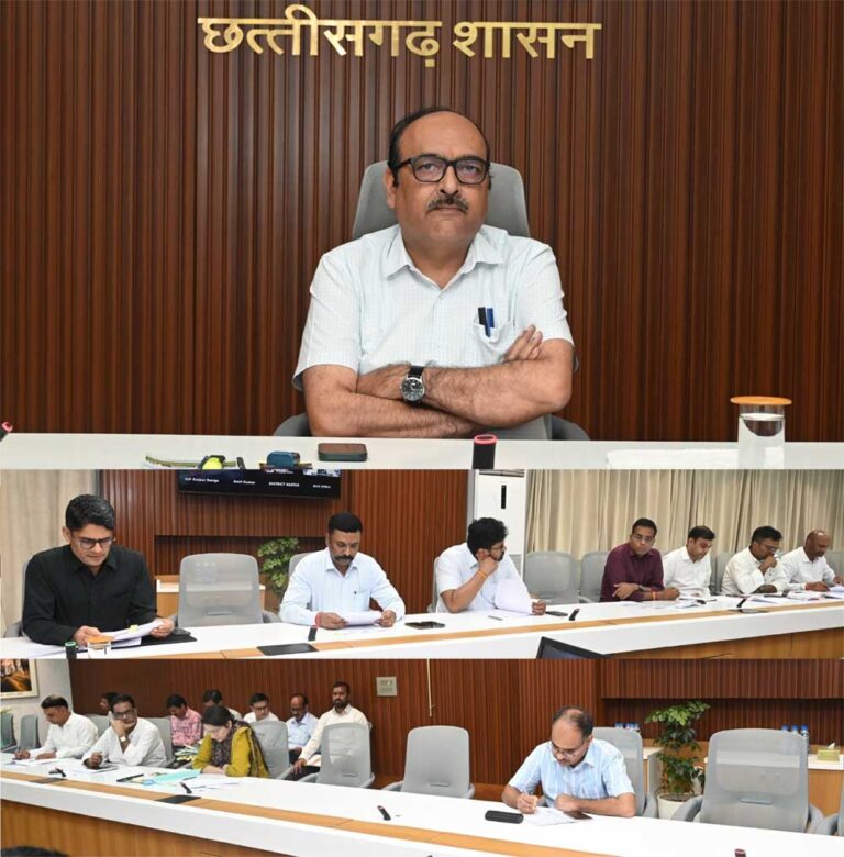 माननीय राष्ट्रपति महोदय के प्रस्तावित छत्तीसगढ़ प्रवास की तैयारियों को लेकर मुख्य सचिव की अध्यक्षता में उच्च स्तरीय समीक्षा बैठक आयोजित