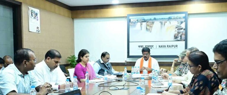 नक्सल प्रकरणों की वापसी के लिए प्रक्रिया में तेजी लाएं, 15 दिनों में जिला स्तरीय समितियों की बैठक करें – उप मुख्यमंत्री विजय शर्मा