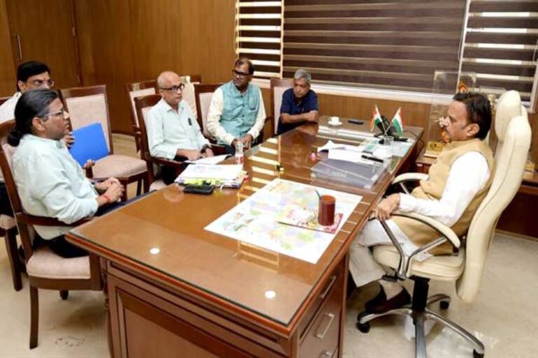 7 जिला चिकित्सालयों में आवश्यकतानुसार नवीन पदों के सृजन की कार्यवाही समय-सीमा में करें पूर्ण: उप मुख्यमंत्री शुक्ल