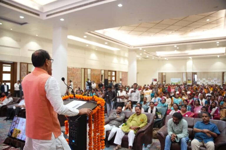 महिला किसान दिवस पर सांची में शिवराज सिंह चौहान का संवाद, 46 ग्रामीण सड़कों का भी किया भूमिपूजन