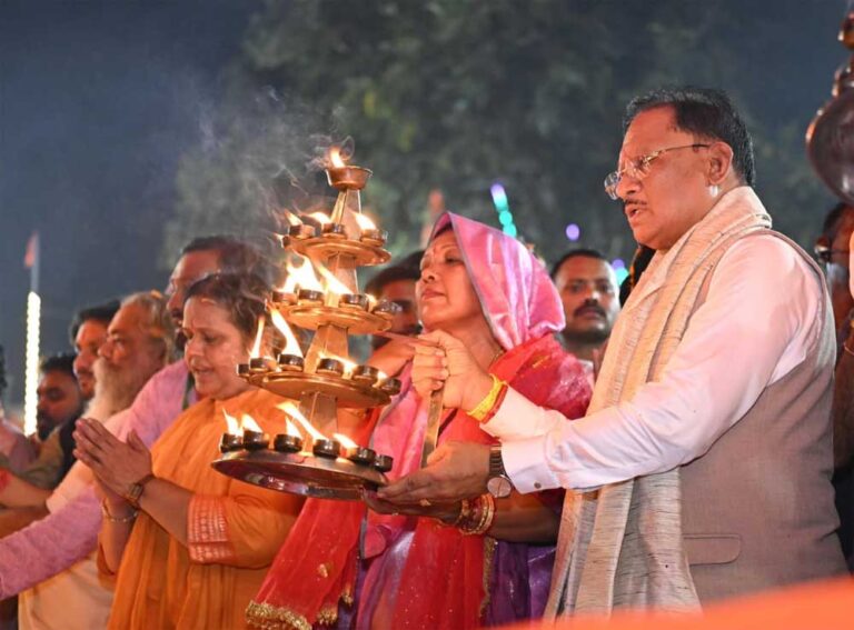माता शबरी की पावन नगरी शिवरीनारायण में चित्रोत्पला गंगा महाआरती में शामिल हुए मुख्यमंत्री विष्णु देव साय