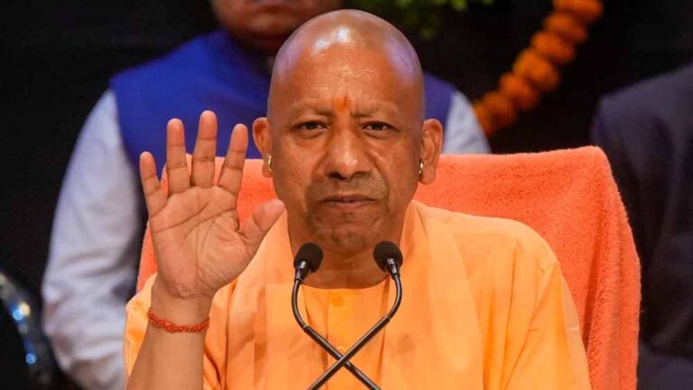 योगी सरकार में अवैध वित्तीय गतिविधियों पर शिकंजा, मथुरा से गिरोह के सरगना समेत तीन गिरफ्तार
