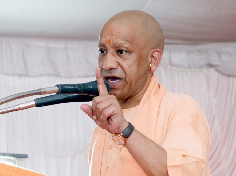 सपा को माफिया की कब्र पर आंसू बहाने की फिक्र, शिक्षकों के हितों की नहीं : योगी आदित्यनाथ