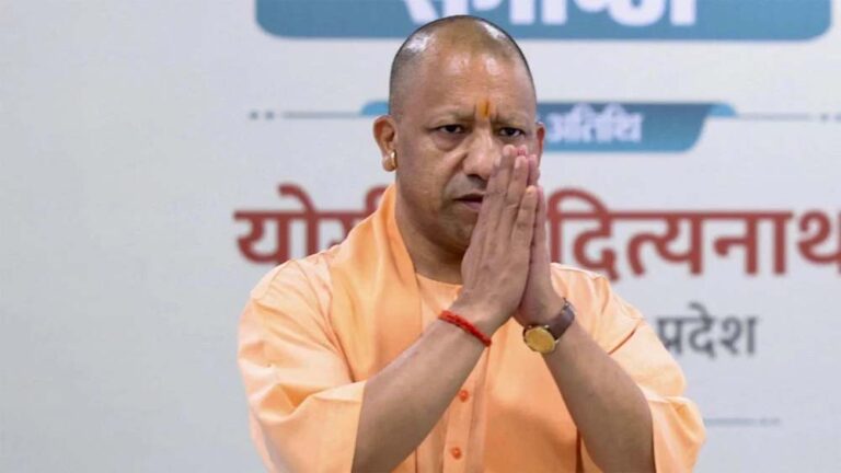 धन के लिए धर्म नहीं त्यागूंगा, छिड़ गया युद्ध तो बम-गोले भी दागूंगा : मुख्यमंत्री योगी आदित्यनाथ